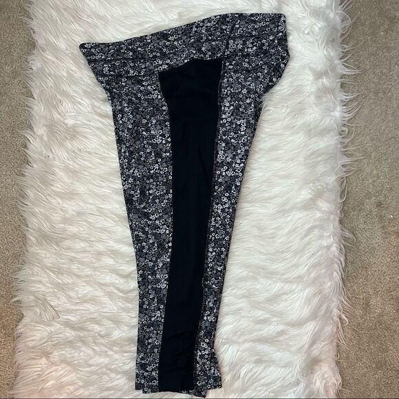 Athleta Ditsy Stripe Balance Capri - Picture 6 of 9